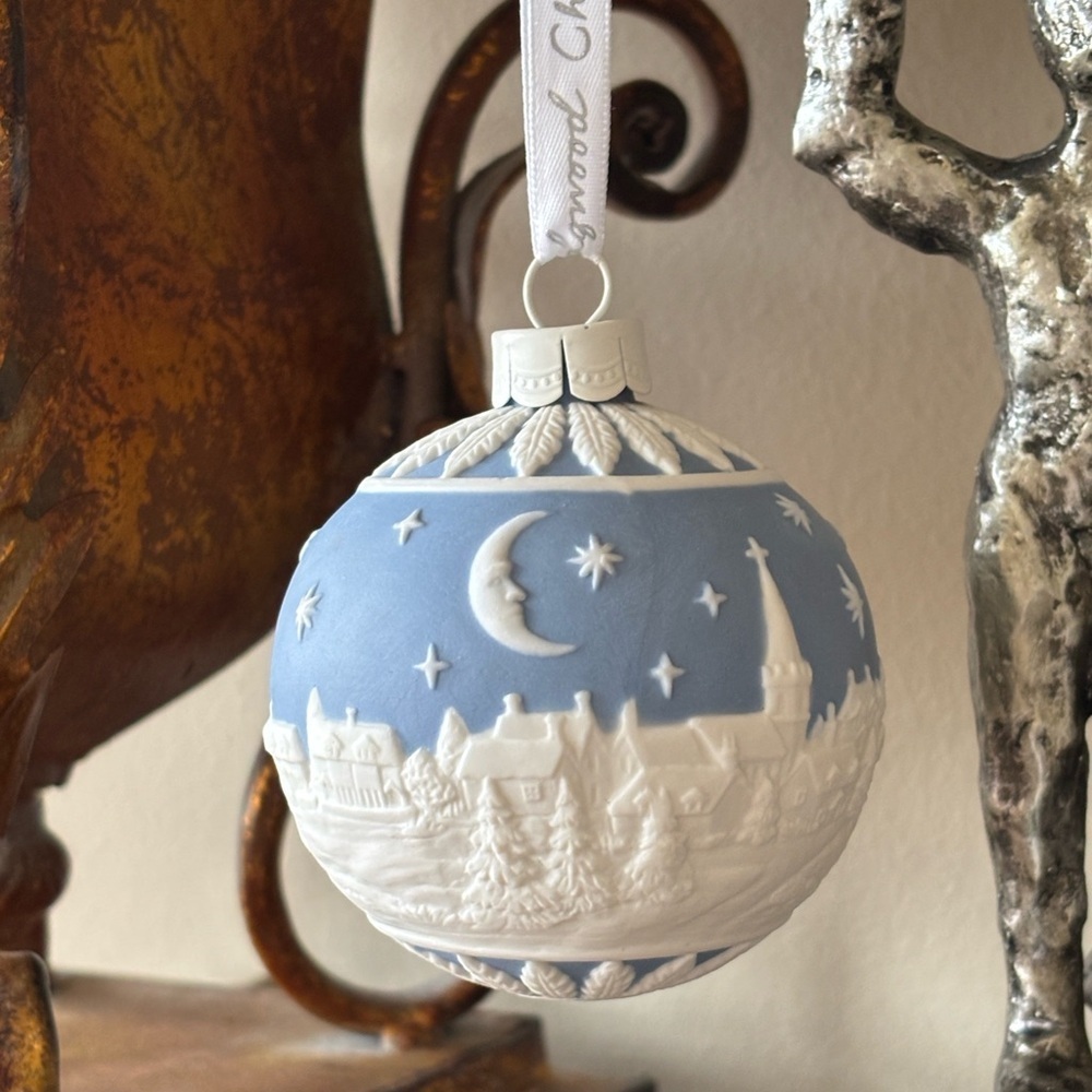 Wedgwood The Christmas Sky at Night Ornament Blue White Porcelain Ball Winter